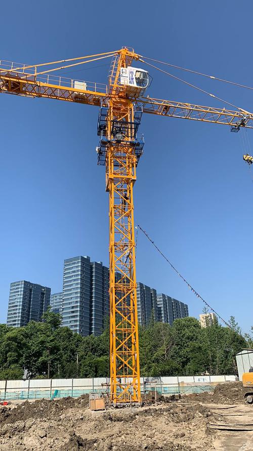 机械作笔 汗水为墨——记杭州宏运建筑机械租赁的奋斗图景